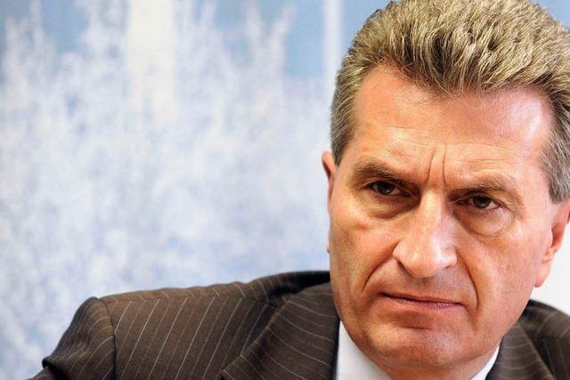 Oettinger will nach Holper-Rede Englisch ben