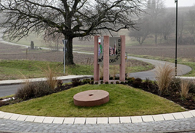 Ruheinsel mit wenig Verkehr und etwas Kunst: der Oberweirer Kreisel.   | Foto: C. Breithaupt