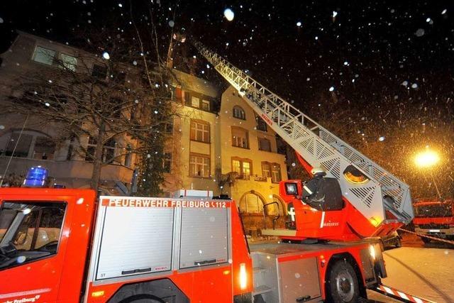 Hoher Sachschaden nach Wohnungsbrand in Zasiusstraße