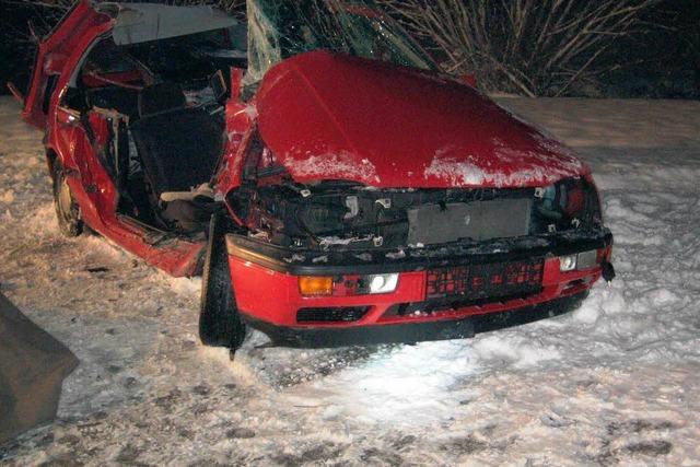 Tdlicher Verkehrsunfall auf L102 in Drlinbach