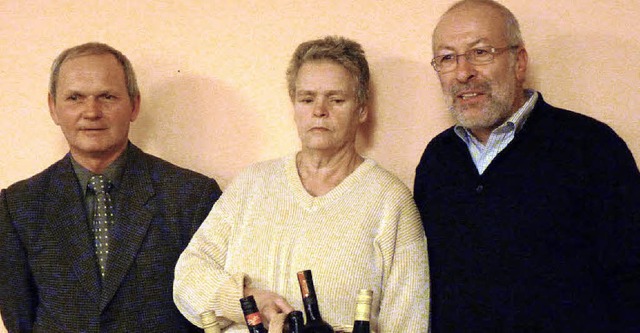 Von links Vorstandsvorsitzender Helmut...itzende Sigrid Stoll und Erich Kempf.   | Foto: Hlter-Hassler