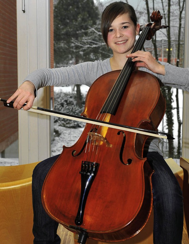 Hat den Bogen raus: Malin Siemers an ihrem Cello.   | Foto: thomas kunz