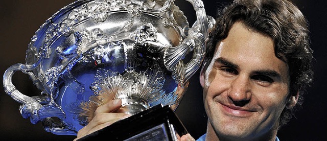 Der Pokal mit Roger Federer   | Foto: afp