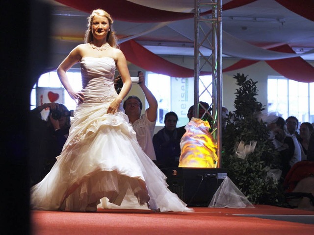 Brautmodenschau in den Rumen der Bahl... der zweiten Bahlinger Hochzeitsmesse.  | Foto: Patrik Mller