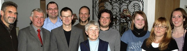 Michael Jung und der neue Vorstand (vo...,  Sylvia Hermann,  Pamela Scharbatke   | Foto: marion pfordt