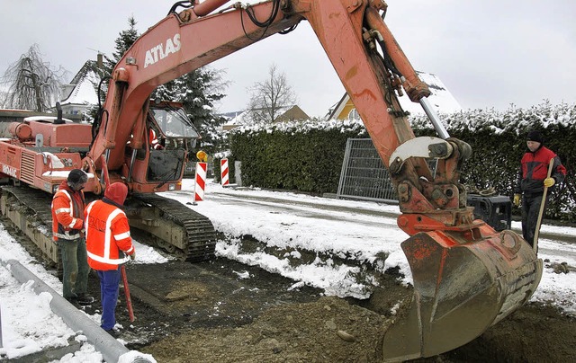 Von Westen nach osten schreitet die Kanalbaustelle in Warmbach voran.   | Foto: Ralf Staub