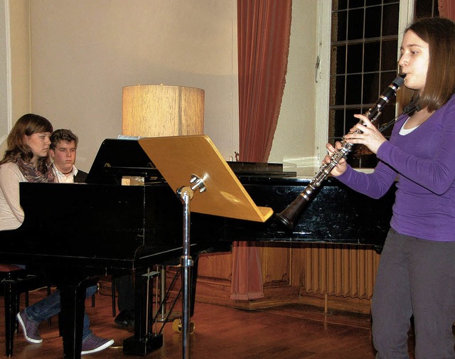 Gelungenes Konzert der Jugendmusiksch...gehrten mit zu den Instrumentalisten.  | Foto: HEIKE ARMBRUSTER