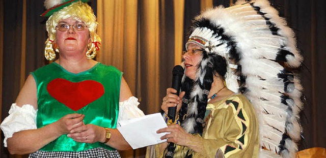 Veronika Haselwander (links), hier im ...amm der Dachsberger Seniorenfasnacht.   | Foto: Christel Schuster-Stich