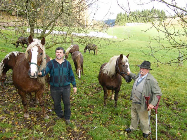 Primus und Engelbert Hock mit ihren Schwarzwlder Fchsen  | Foto: babic