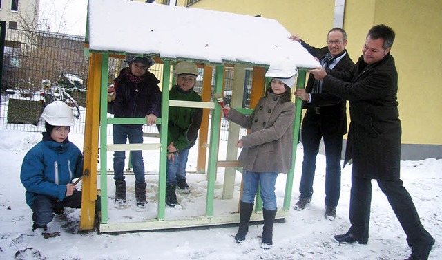 Praktische Erfahrungen sammeln Grundsc...i und Architekt Ingo Herzog (rechts).   | Foto: Hgg