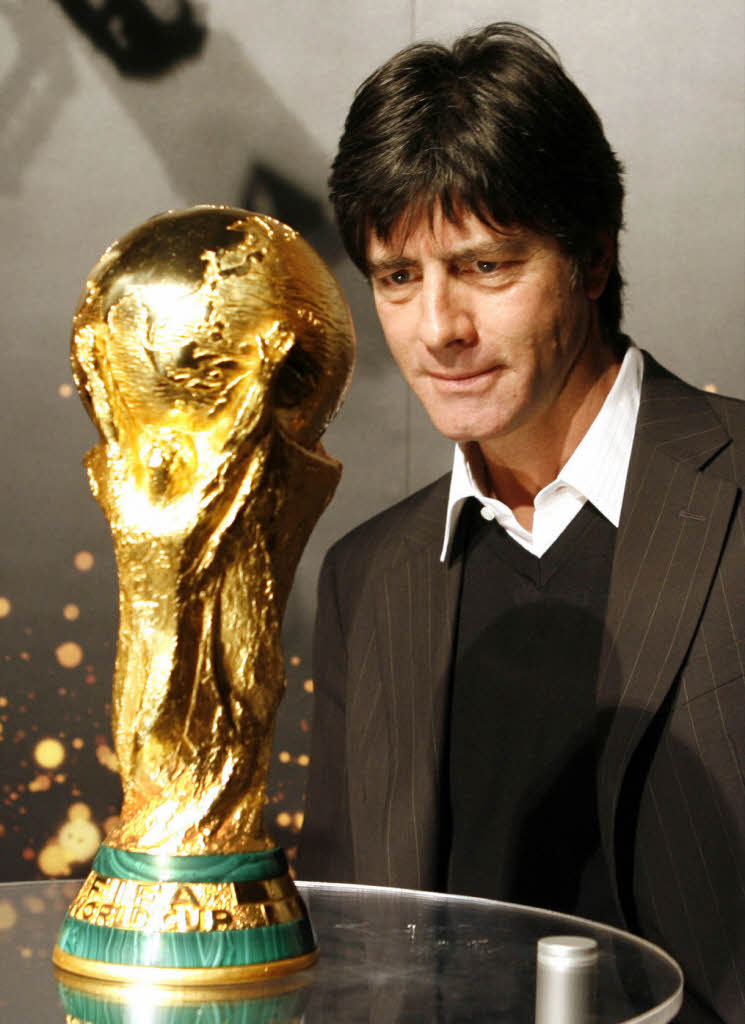 Den Pokal fest im Blick: Lw wollte in Sdafrika den WM-Titel 2010 holen.