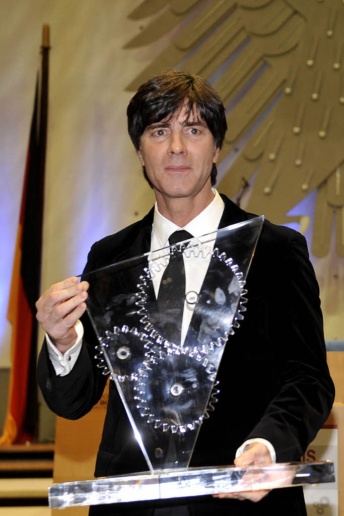 Im Januar 2010 erhielt Lw den Zukunftspreis 2009. Die "Initiative Forum Zukunft" verlieh den Preis zum zwlften Mal.