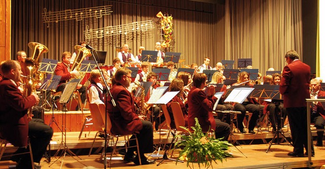 Der Musikverein Kiechlinsbergen trat l...der Stabfhrung von Paul Poteczin auf.  | Foto: Roland Vitt