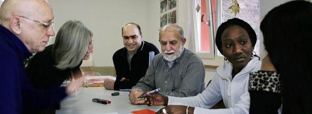 Seminar in Waldkirch (von links): Coac...n links) diskutieren ber  Erziehung.   | Foto: Friederike Marx