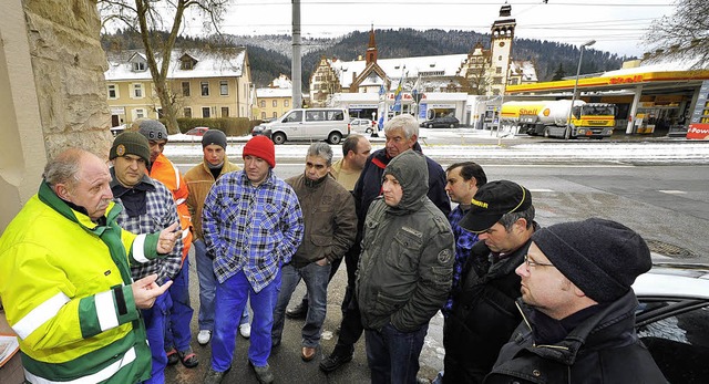 Eiskalt ist&#8217;s, als Feuerwerker K...ie werden bis Ende des Jahres dauern.   | Foto: michael bamberger