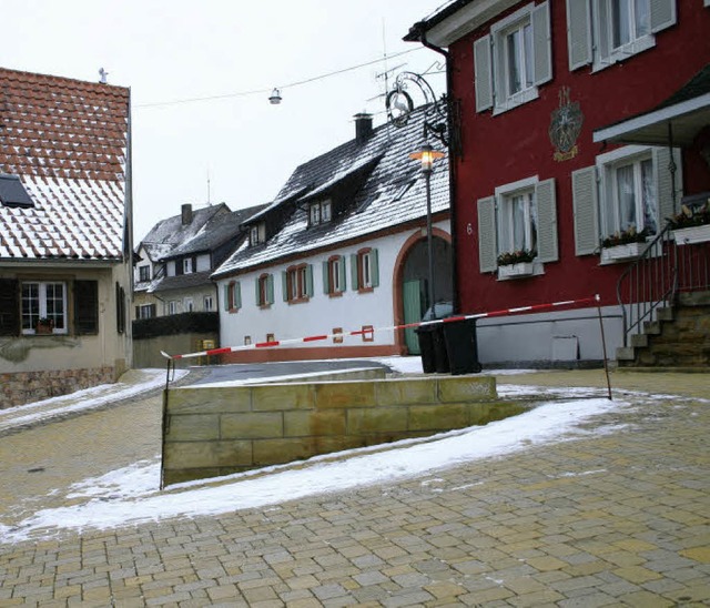 Die kleine dreieckige  Terrasse in der...nahmen weitere Schden verhindern.      | Foto: Sabine Model