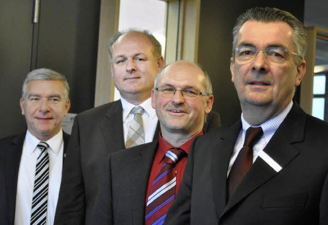 Gnther Heck (Volksbank), Arndt Funk, ...e) und Jrgen Bunzendahl (Volksbank).   | Foto: Barbara Ruda