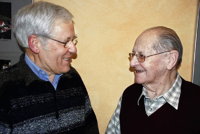 Grndungsmitglied Walter Trefzer (rech...tokreises, zum Ehrenmitglied ernannt.   | Foto: Maja Tolsdorf