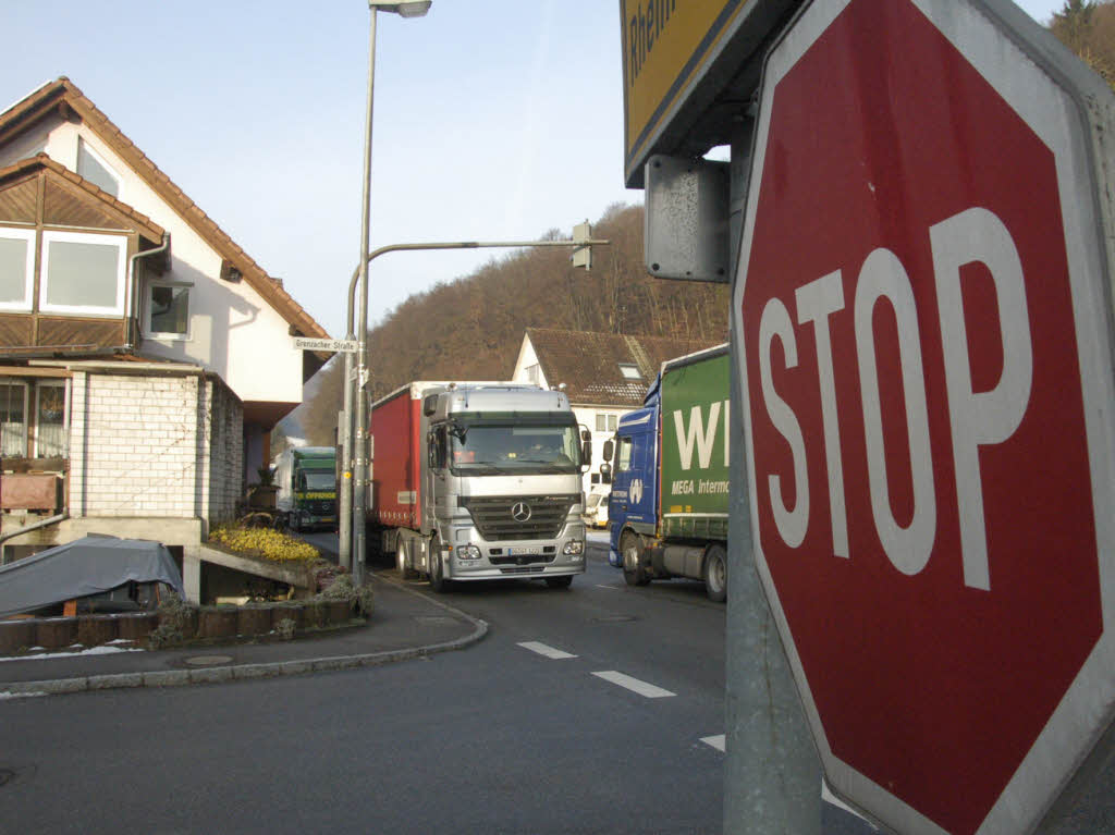 Die Folge des Unfalls: lange Staus, auch auf den Umleitungsstrecken.