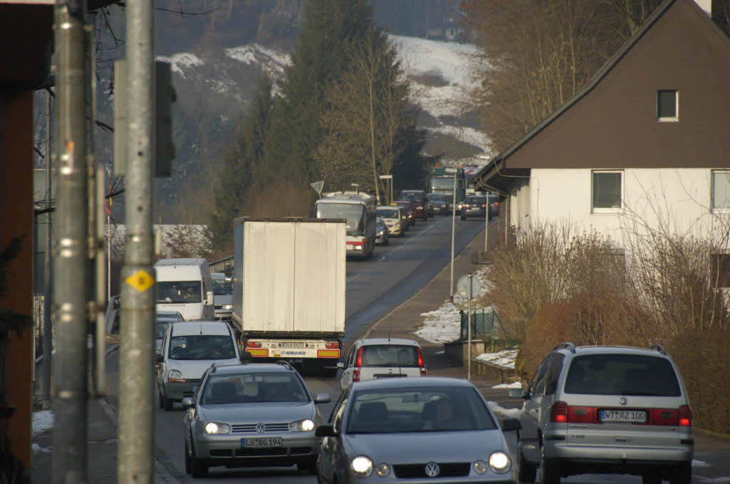 Die Folge des Unfalls: lange Staus, auch auf den Umleitungsstrecken.