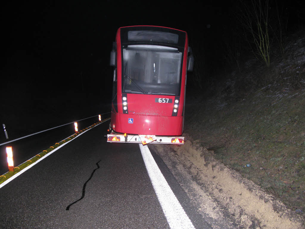 Liegen geblieben war der Schwertransporter  bereits um 2 Uhr.