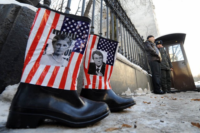 Wer liegt am Ende vorne? Julia Timoschenko oder Viktor Janukowitsch.  | Foto: AFP