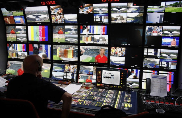 Fernsehzuschauer nehmen Olympische Spi...ie Fernsehanstalten sie inszenieren.    | Foto: SEEGER/DPA