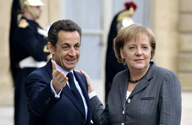 Frankreichs Prsident Nicolas Sarkozy ... Angela Merkel vor dem Elyse-Palast.   | Foto: AFP