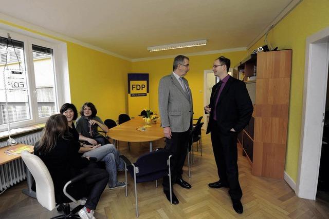 Neue FDP-Geschftsstelle: Gelbe Kabel, blaue Sthle