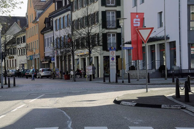 In der Stadt  bummeln, ohne  von Autos...ae eine Fugngerzone  anzustreben.    | Foto: archivfoto: Marlies Jung-Knoblich