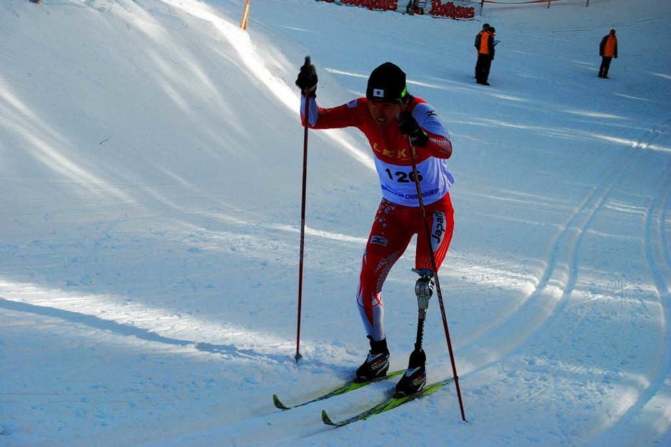 Langlauf mit Prothese: Der Japaner Kenji Takigami kämpft sich den Berg hinauf beim Weltcup der Behinderten am Notschrei (Foto: Andreas Frey) Langlauf mit Prothese: Der Japaner Kenji Takigami kämpft sich den Berg hinauf beim Weltcup der Behinderten am Notschrei (Foto: Andreas Frey)
