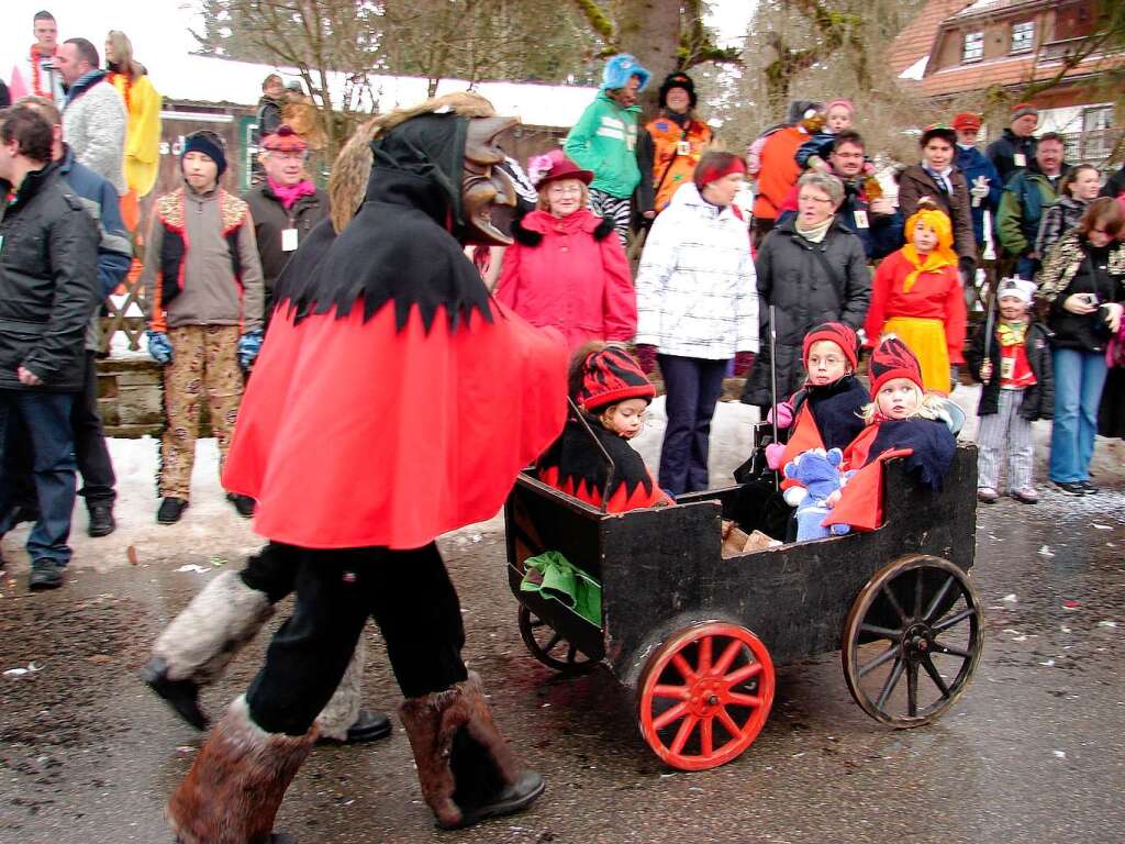 Kleine und groe Teufel kamen aus Rtenbach nach Dittishausen angefahren.