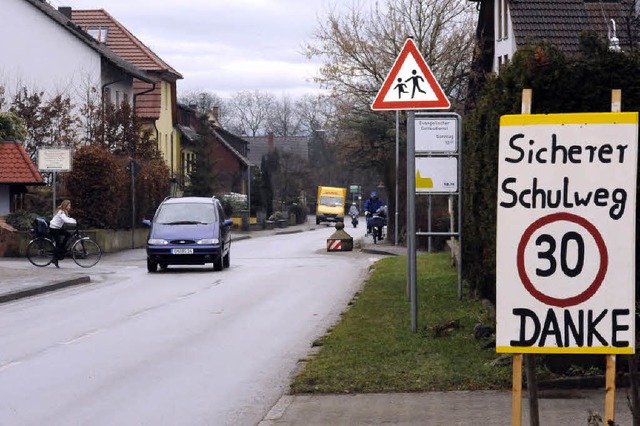 Die Umwidmung der Kirchstrae zur Geme...flegekosten auf die Gemeinde zukommen.  | Foto: Zimmermann-Duerkop