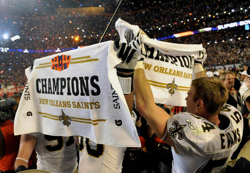 Im Super Bowl schlagen die New Orleans Saints ihre Rivalen von den Indianapolis Colts.