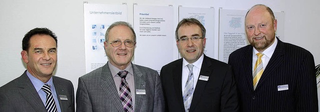 Der Vorstand verabschiedet sich in ein...Markus Singler und Martin Reichenbach.  | Foto: Volksbank