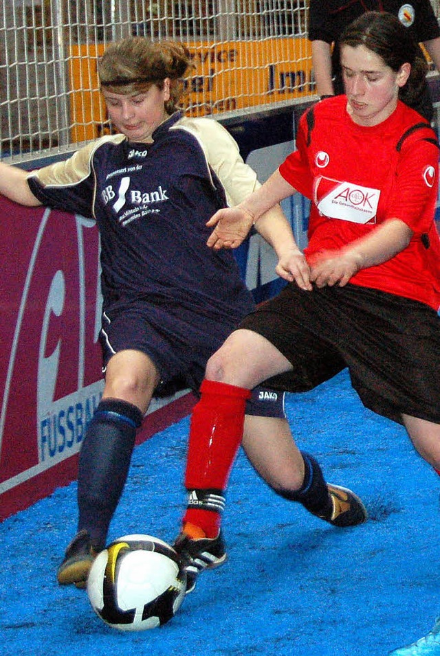 Zeigt her eure Fe: Mit Feuereifer gi...beim Girls-Cup  in Umkirch zur Sache.   | Foto: Ehret