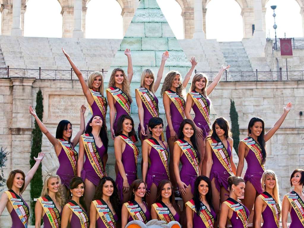 Miss Germany 2010 – die Kandidatinnen stellen sich im Europa-Park Rust vor. Am Samstag trifft die Jury die Entscheidung.