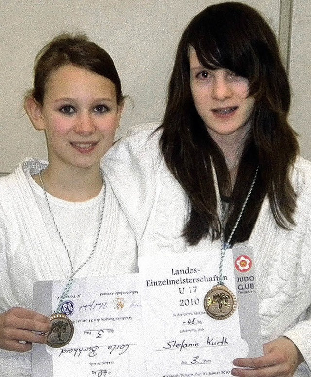Carla Burkhard (links) und Stefanie Ku...chskmpferinnen des Judoclubs Kawaishi  | Foto: BZ