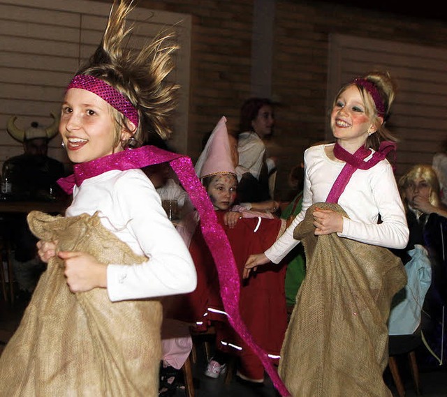 Keine Sekunde Pause - alte wie junge N...uttertaler Halle bestens unterhalten.   | Foto: heidi fssel