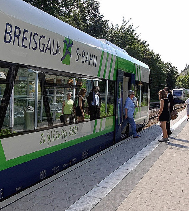 Die Breisgau-S-Bahn fhrt bislang  nur...s bis Waldkirch aller halben Stunden.   | Foto: Bernd Fackler