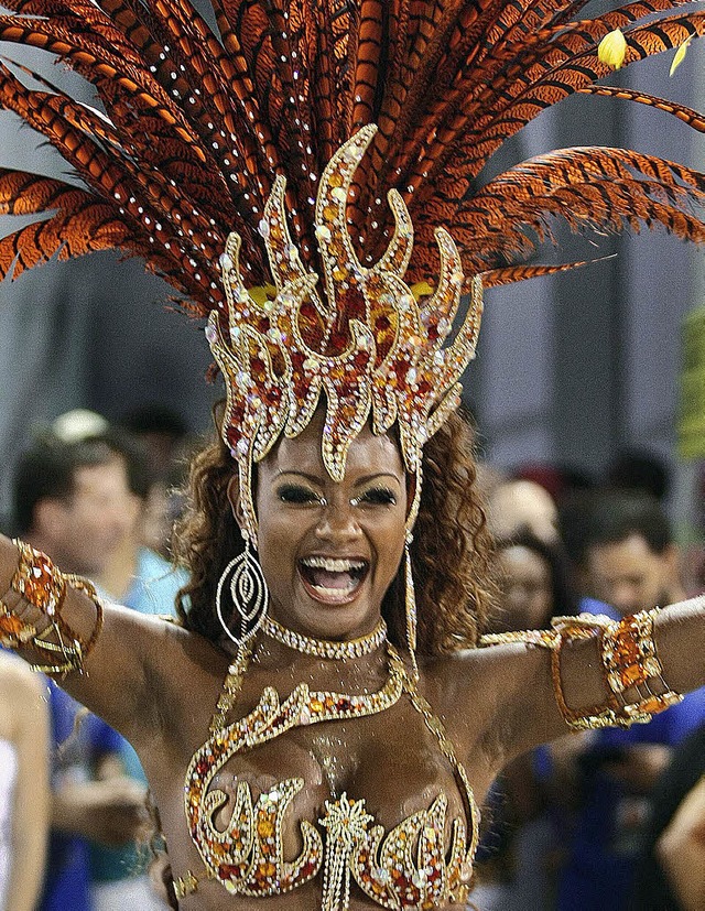 So sexy sieht eine Samba-Knigin norma...ings nicht in einem so knappen Kostm.  | Foto: AFP