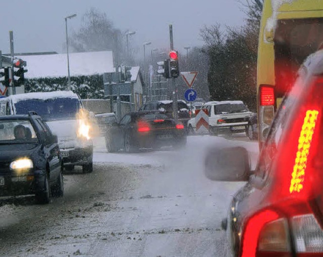 Unflle auf der Autobahn &#8211;  Stau...8197;3 und am Elzdamm in Emmendingen.   | Foto: Hans-Jrgen Trul