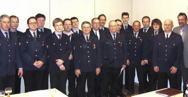 Bei der Ihringer Feuerwehr wurden zahlreiche Kameraden geehrt und befrdert.  | Foto: privat