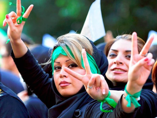 Demonstration gegen das Regime  von Staatsprsident Mahmud Ahmadinedschad.  | Foto: dpa