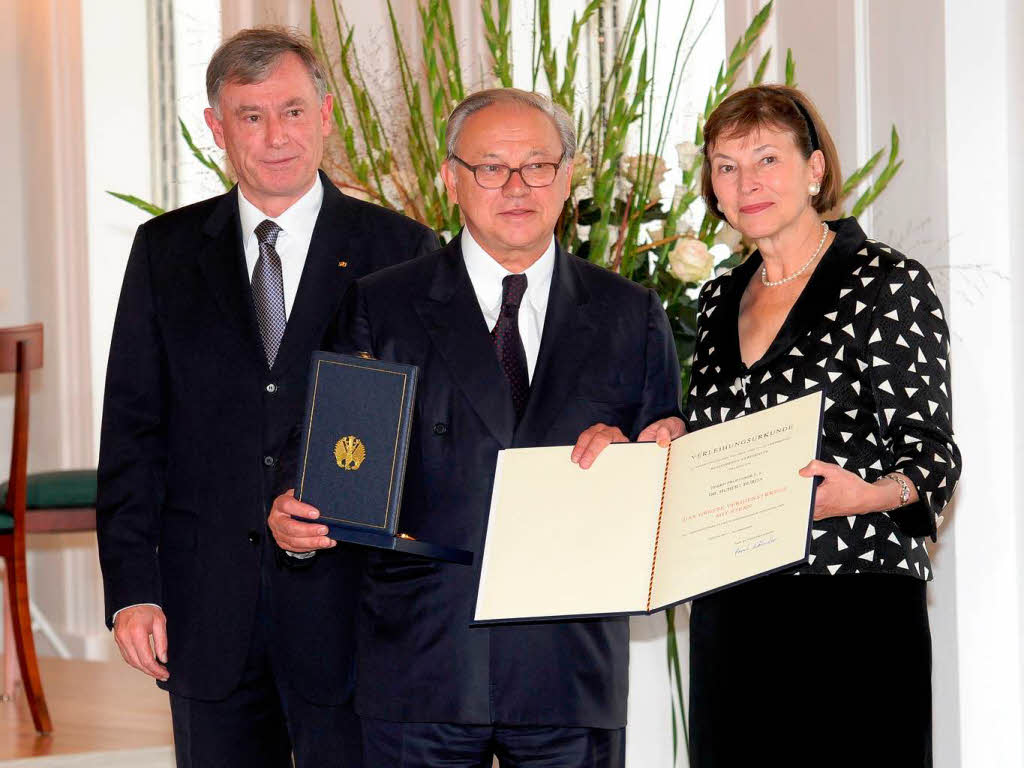 Verleihung des Bundesverdienstkreuzes durch Bundesprsident Horst Khler an  Hubert Burda.