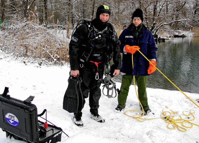 Polizeitaucher aus ganz Baden-Wrttemb...m Burkheimer Baggersee zu einer bung.  | Foto: herbert trogus