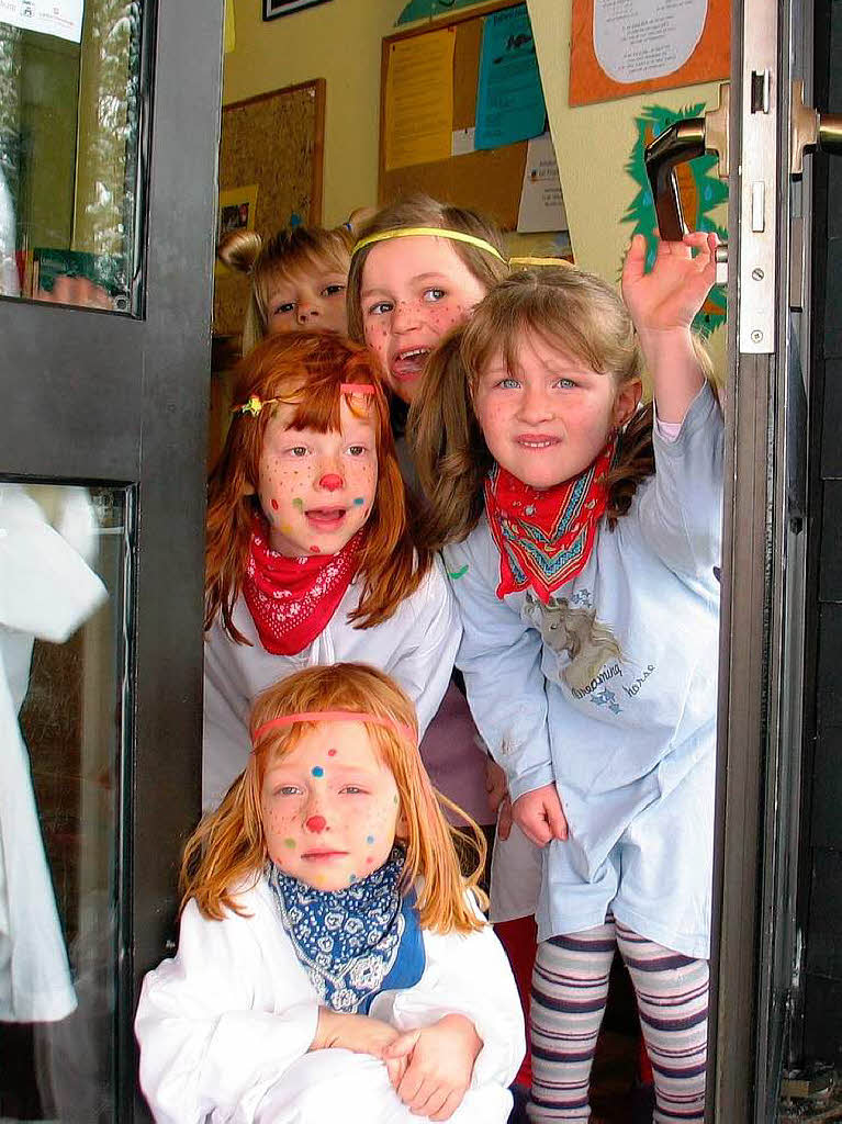 Am Schmutzige Dunschdig warten die Kinder der  KInderinsel Feldberg auf den nrrischen Besuch.