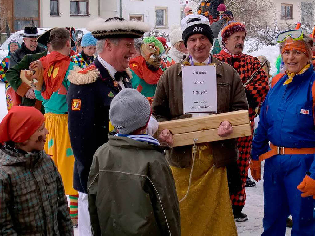 Entmachtung in Unadingen: Den Rathausschlssel musste Ortsvorsteher Elmar Fehrenbach (mitte) abgeben.