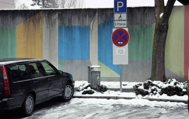 Zustzlichen Bedarf an Behindertenpark... hufig unberechtigt  genutzt werden.   | Foto: Igor Schindler