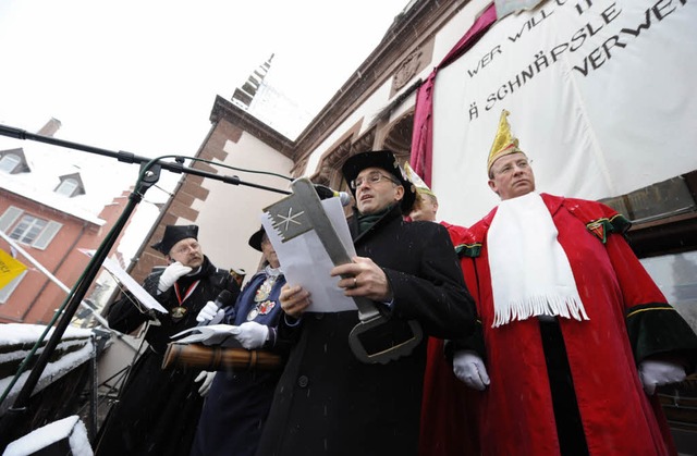 Salomons letzte Amtshandlung: Der OB  macht den Narren Platz.  | Foto: Ingo Schneider